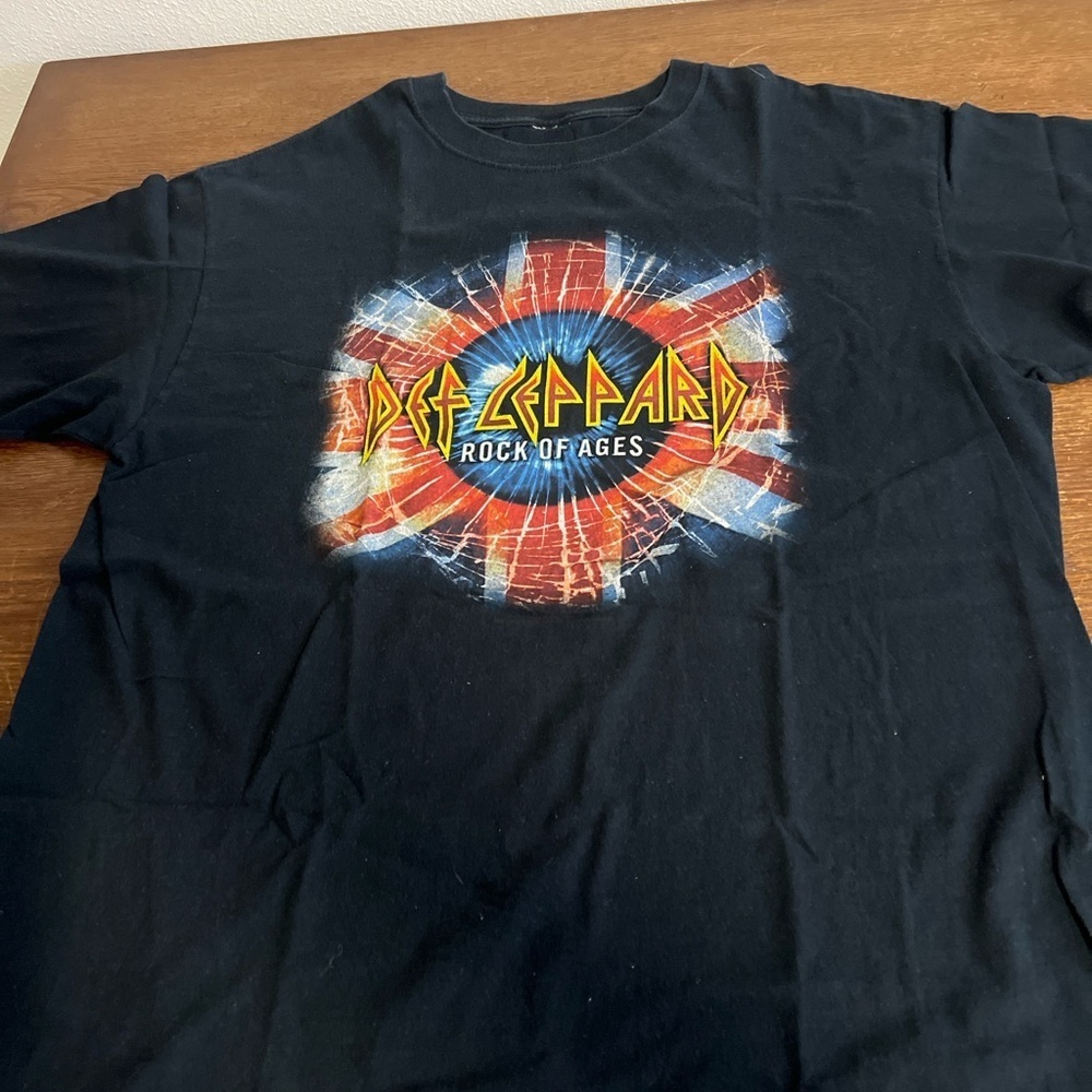 Vintage Def Leppard 2005 “Rock of Ages” Tour Graphic Tee • Size ~Pit 23″ L-29″